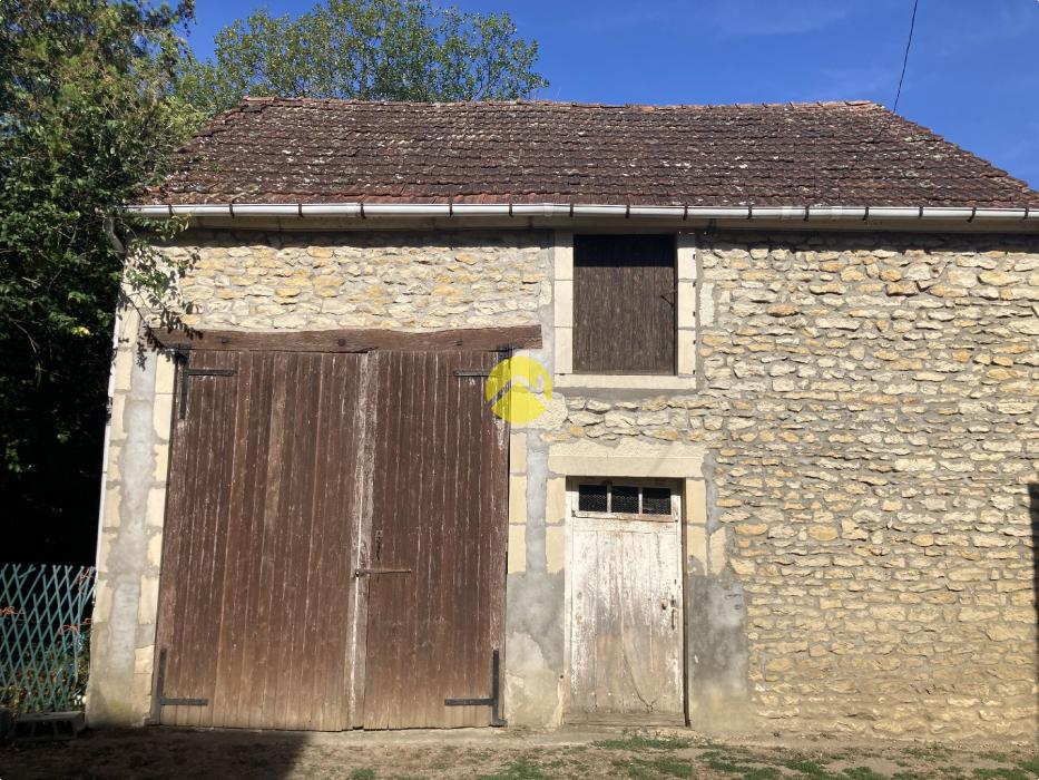 MAISON DE 3 PIECES AVEC GRANGE
