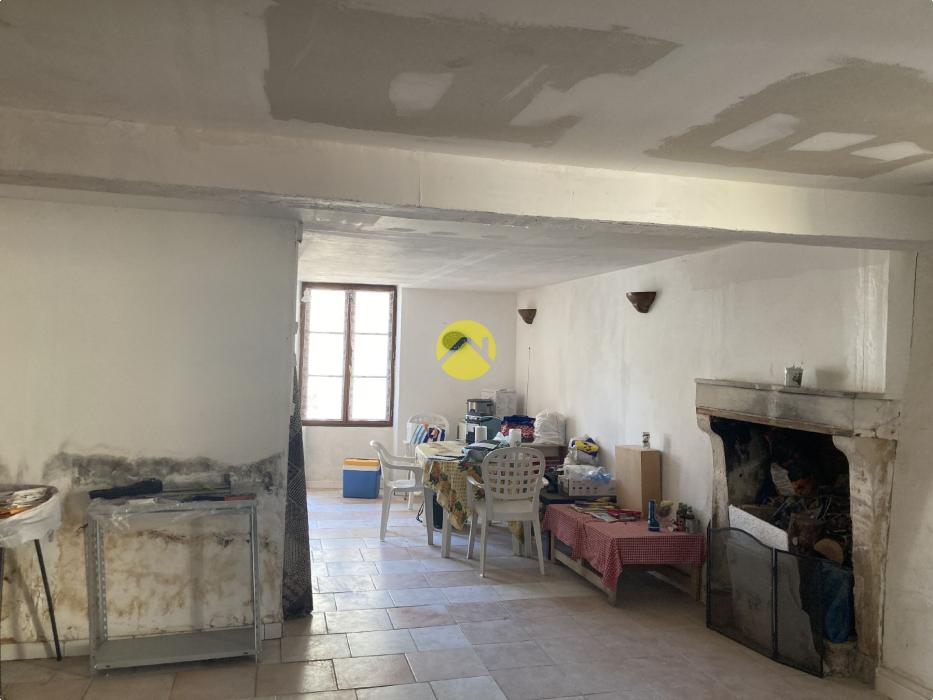 MAISON DE 3 PIECES AVEC GRANGE