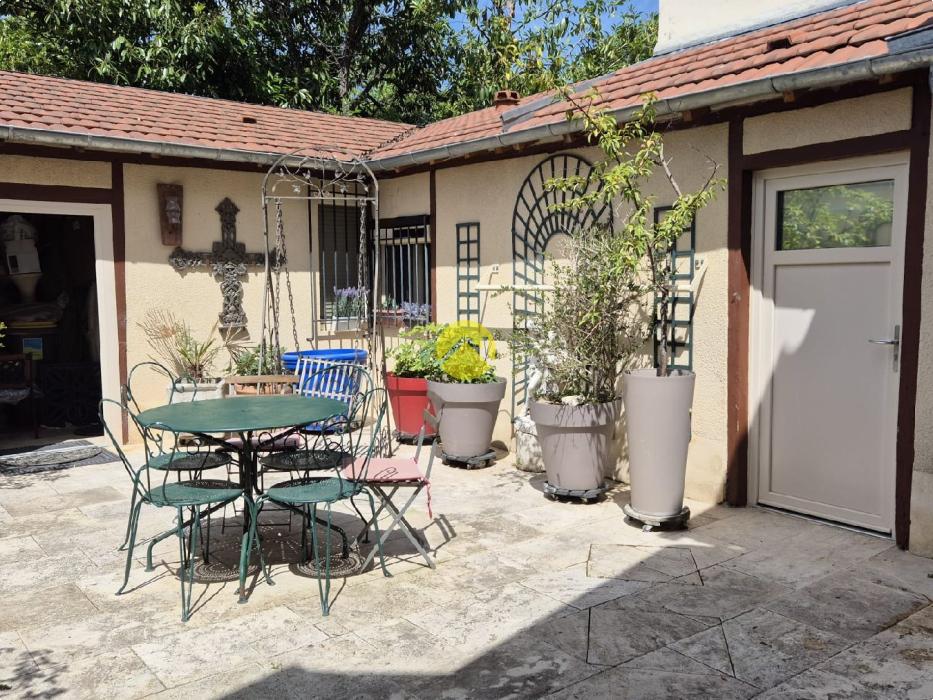 CHALEUREUSE MAISON  RENOVEE