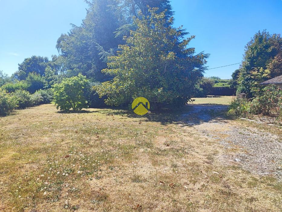 19683m² de terrain attenant...