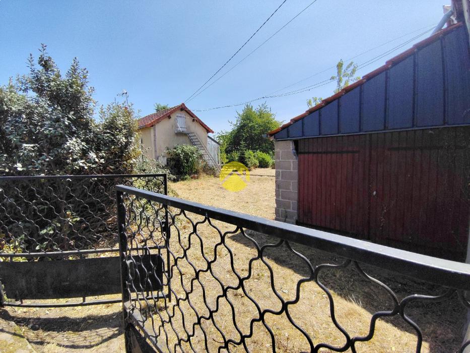 Maison et grand garage atelier
