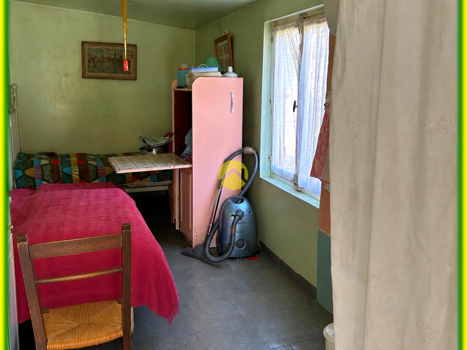 2 CHAMBRES TERRAIN 812M²