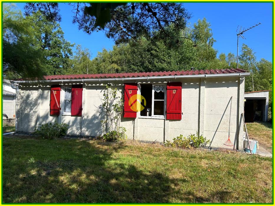 2 CHAMBRES TERRAIN 812M²