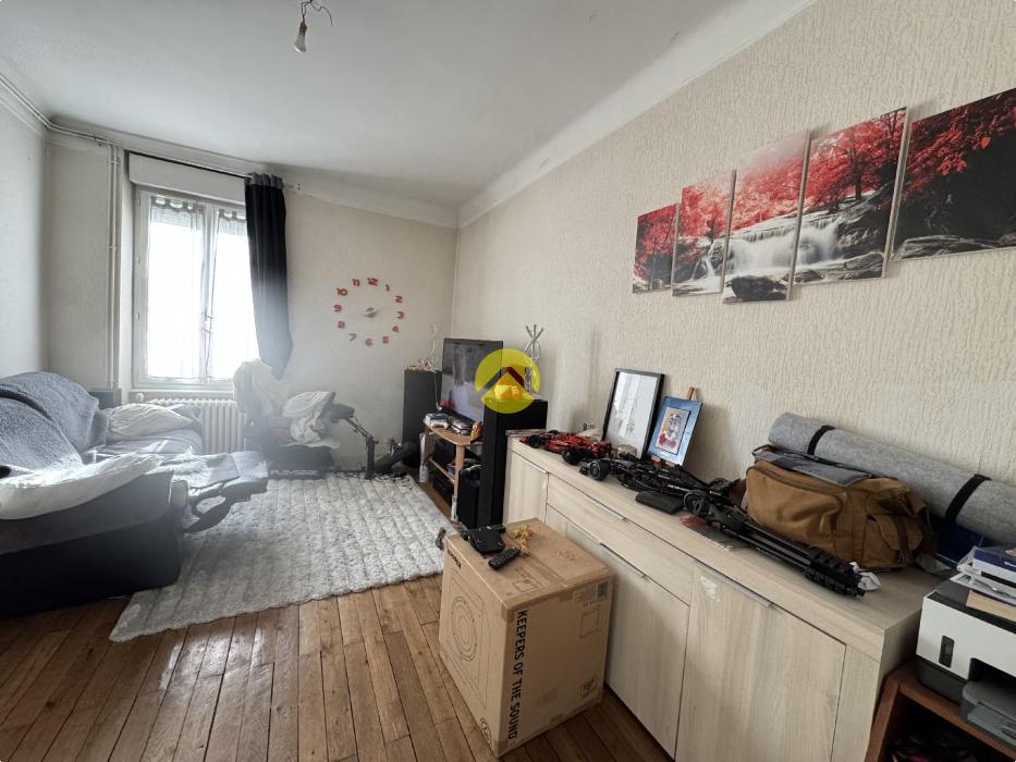 immeuble avec appartements et local