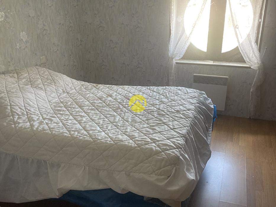 MAISON CLES EN MAIN