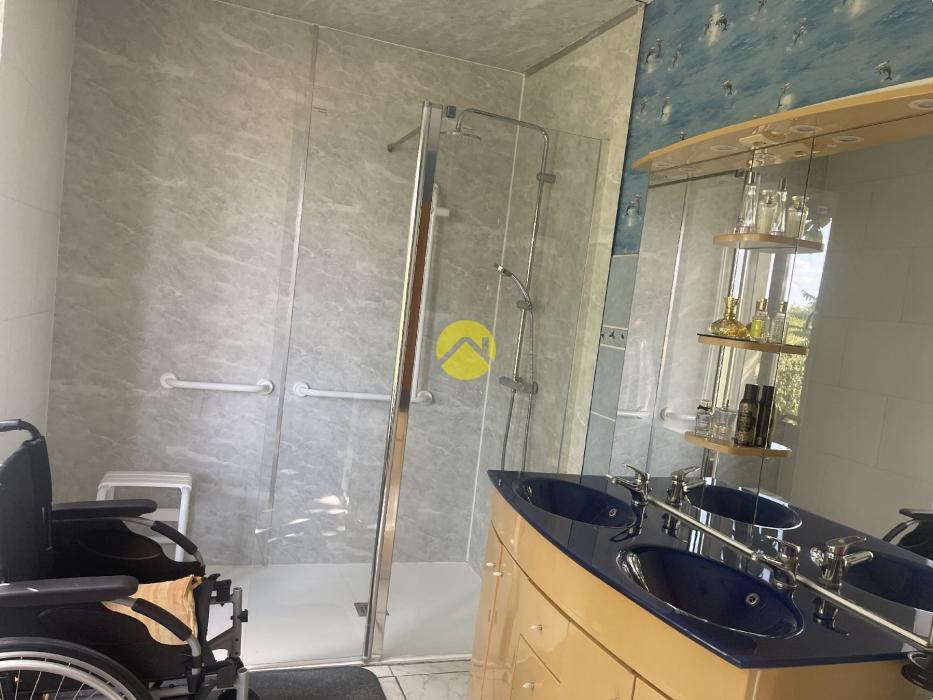 MAISON CLES EN MAIN