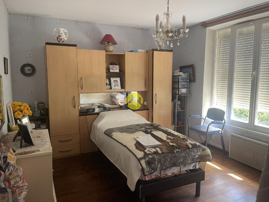 MAISON CLES EN MAIN