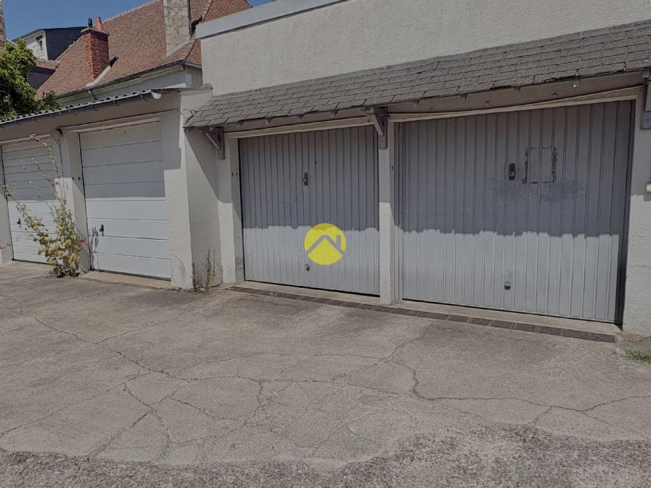 LOT DE 12 GARAGES 