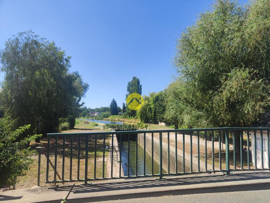 MAISON PROCHE COMMERCES & CANAL