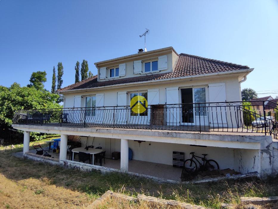 PAVILLON SUR SOUS-SOL T7 150 m² 