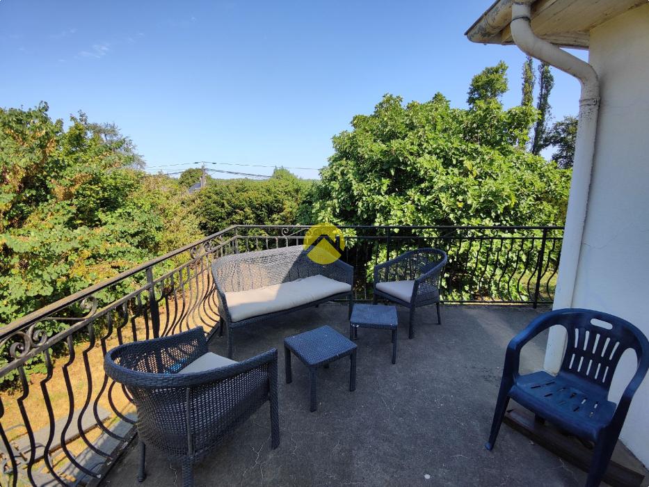 PAVILLON SUR SOUS-SOL T7 150 m² 