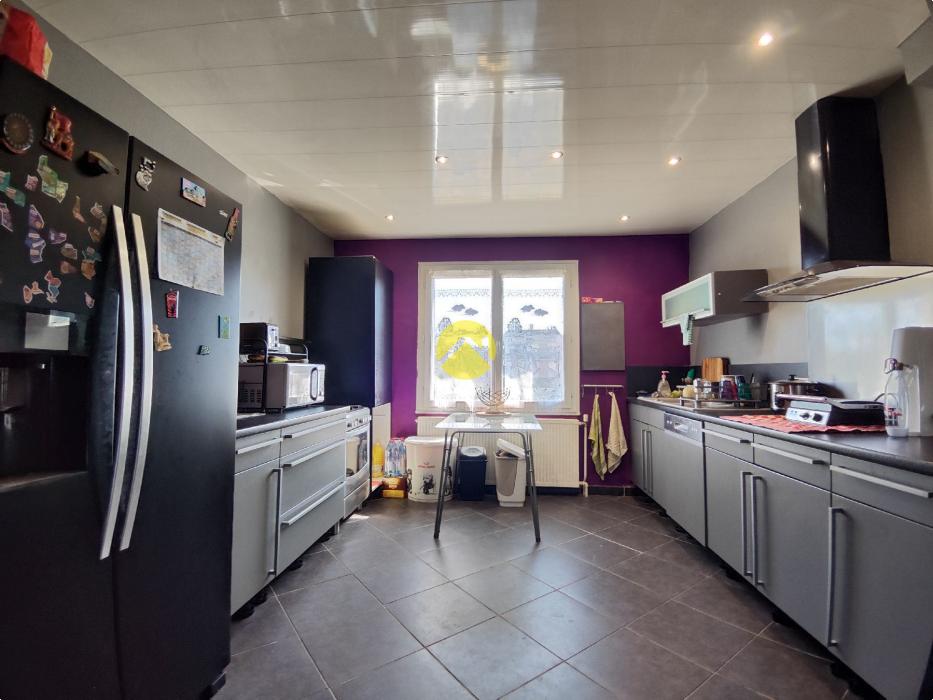 PAVILLON SUR SOUS-SOL T7 150 m² 