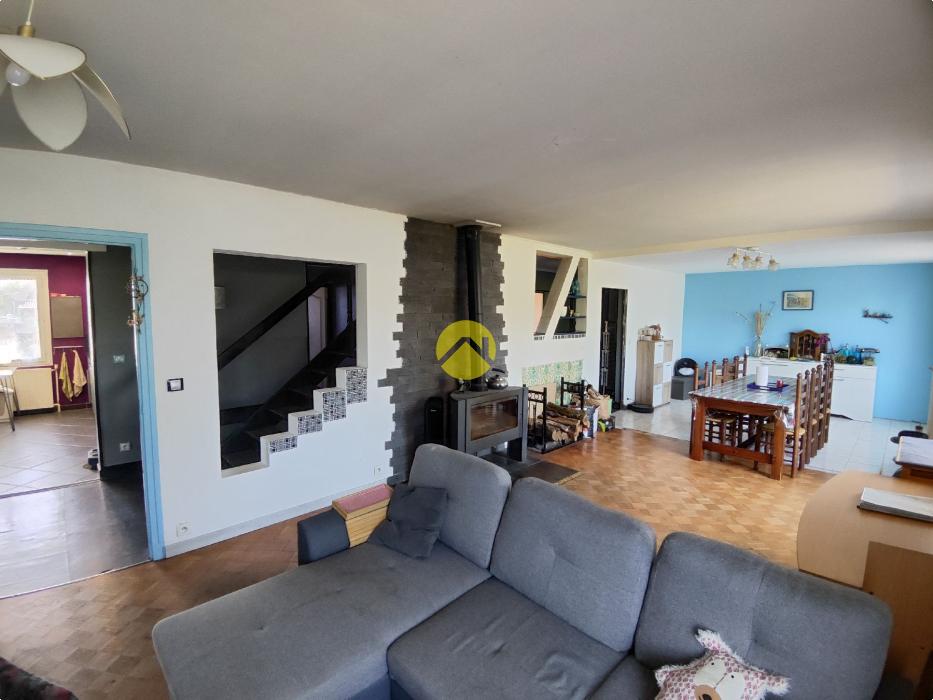 PAVILLON SUR SOUS-SOL T7 150 m² 