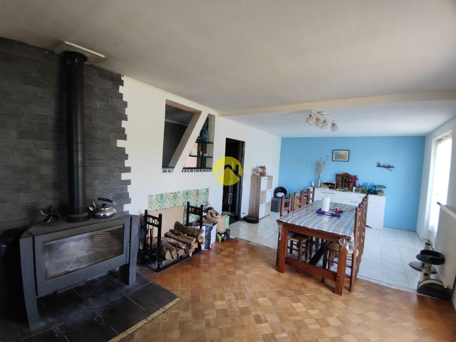 PAVILLON SUR SOUS-SOL T7 150 m² 