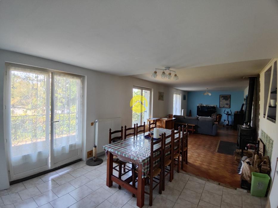 PAVILLON SUR SOUS-SOL T7 150 m² 