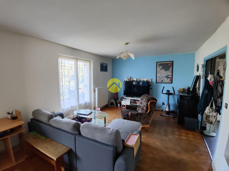 PAVILLON SUR SOUS-SOL T7 150 m² 