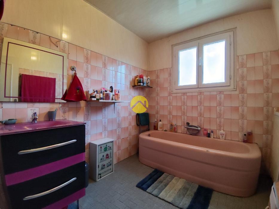 PAVILLON SUR SOUS-SOL T7 150 m² 