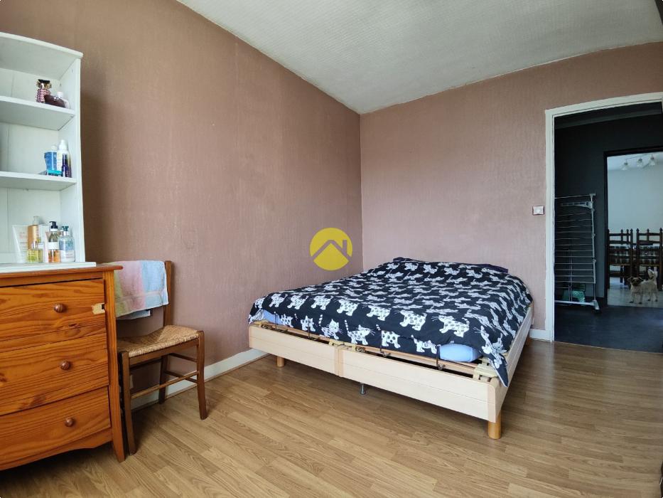 PAVILLON SUR SOUS-SOL T7 150 m² 