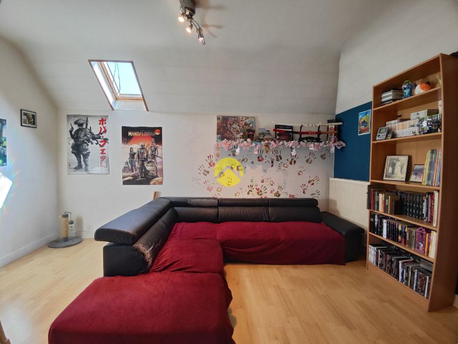 PAVILLON SUR SOUS-SOL T7 150 m² 