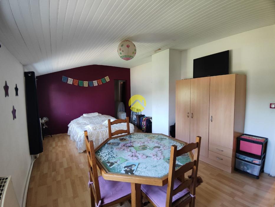 PAVILLON SUR SOUS-SOL T7 150 m² 