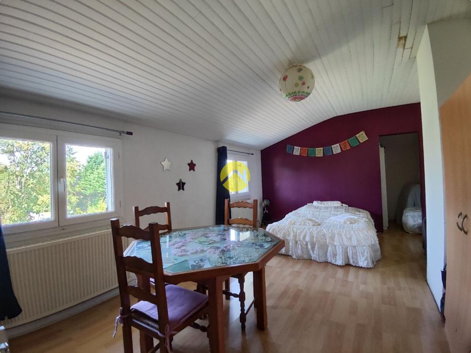 PAVILLON SUR SOUS-SOL T7 150 m² 