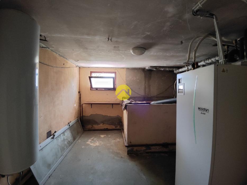 PAVILLON SUR SOUS-SOL T7 150 m² 
