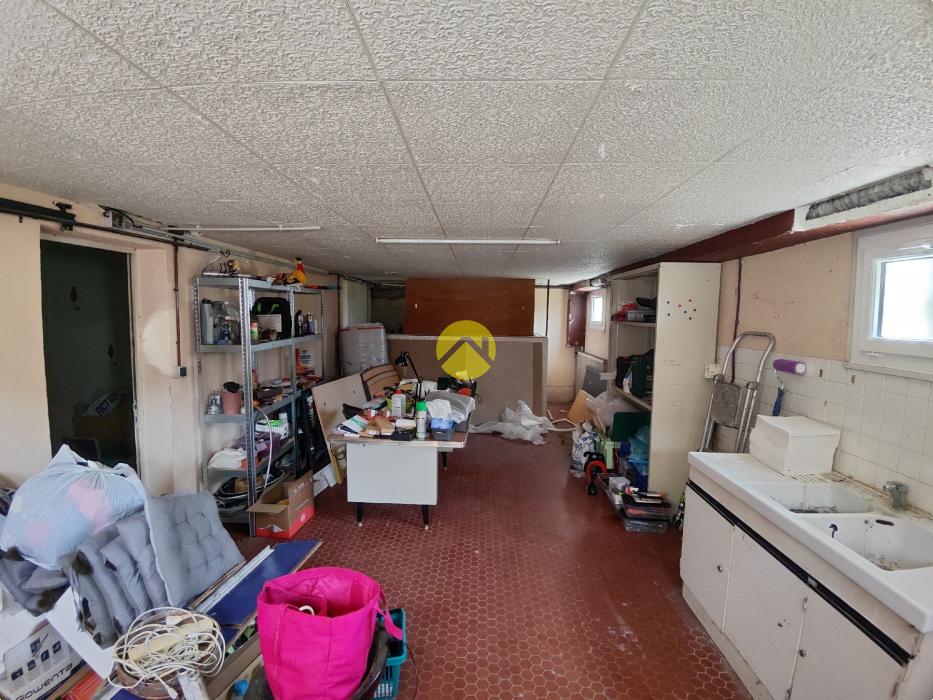 PAVILLON SUR SOUS-SOL T7 150 m² 