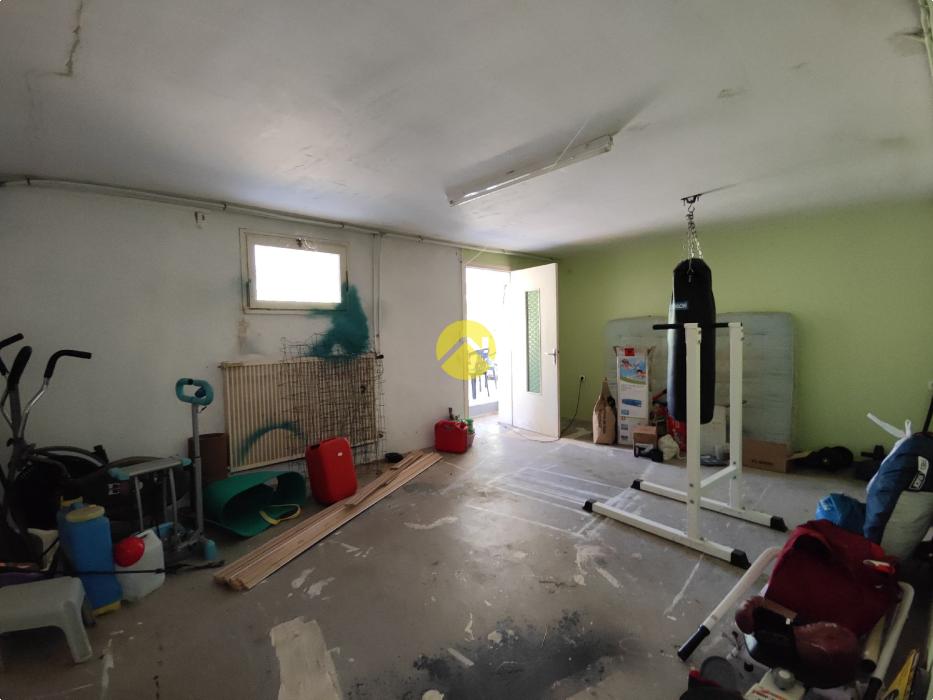 PAVILLON SUR SOUS-SOL T7 150 m² 