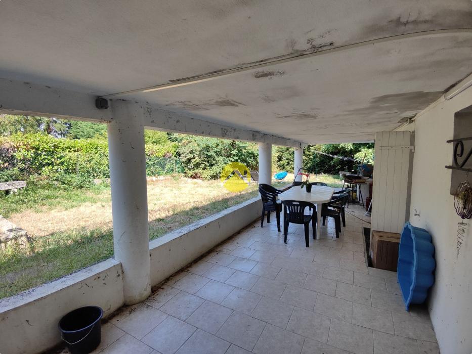 PAVILLON SUR SOUS-SOL T7 150 m² 