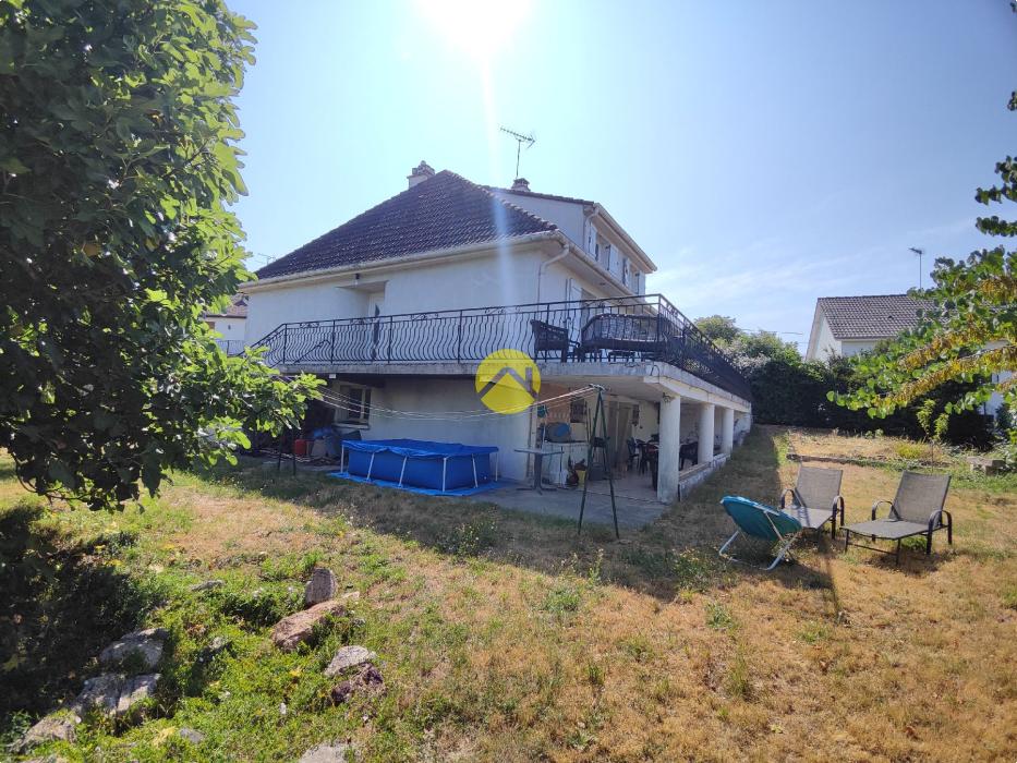 PAVILLON SUR SOUS-SOL T7 150 m² 