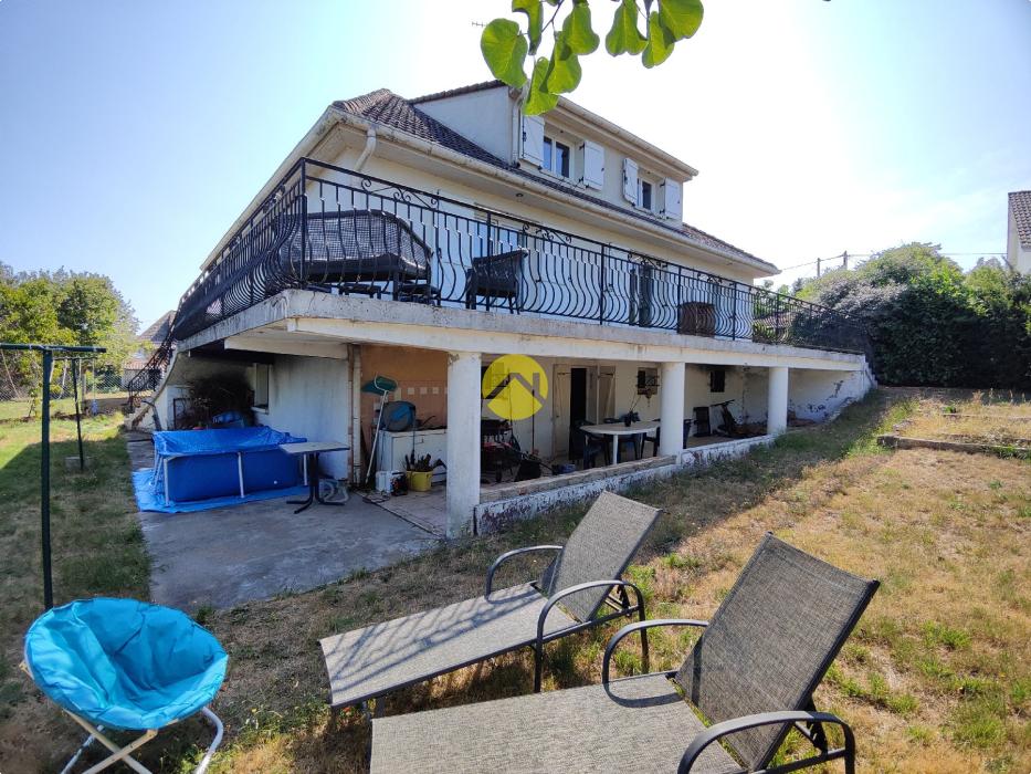 PAVILLON SUR SOUS-SOL T7 150 m² 