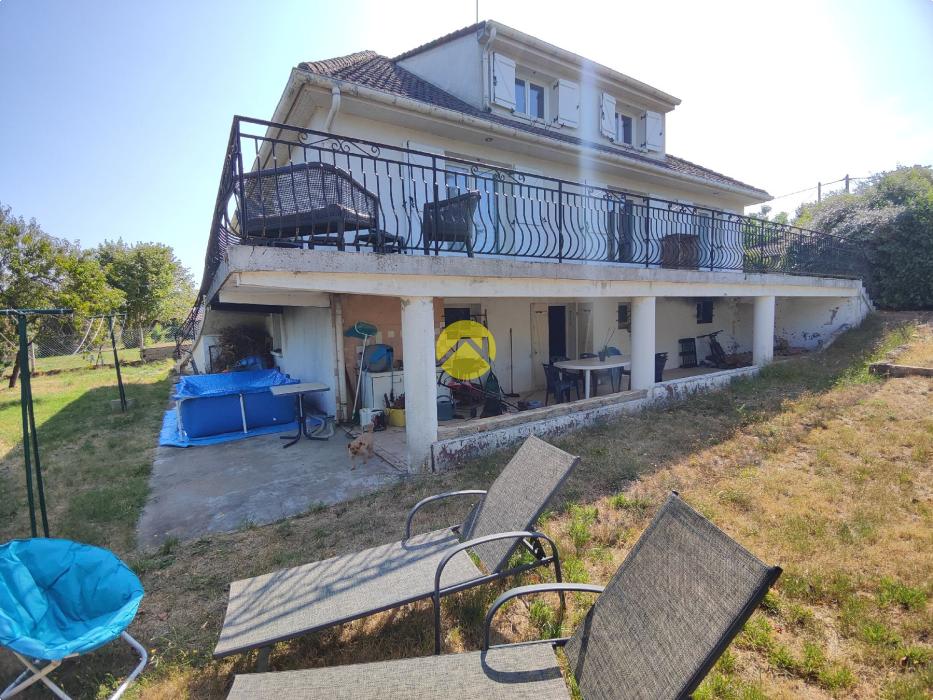 PAVILLON SUR SOUS-SOL T7 150 m² 