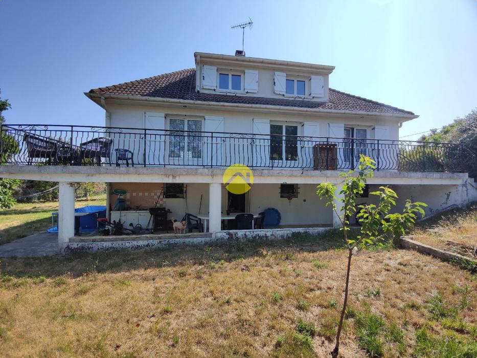 PAVILLON SUR SOUS-SOL T7 150 m² 