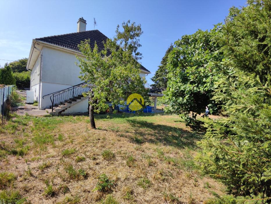 PAVILLON SUR SOUS-SOL T7 150 m² 