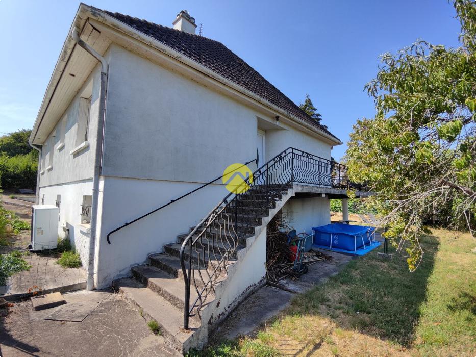 PAVILLON SUR SOUS-SOL T7 150 m² 