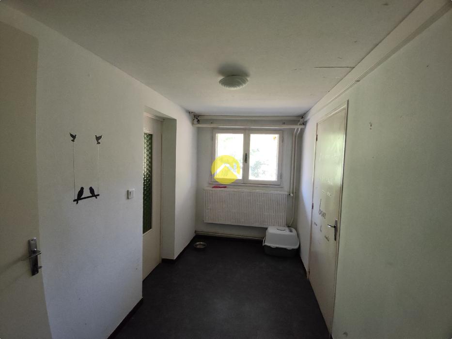 PAVILLON SUR SOUS-SOL T7 150 m² 