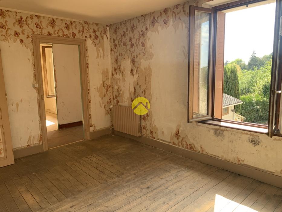 Belles surfaces au cœur du village