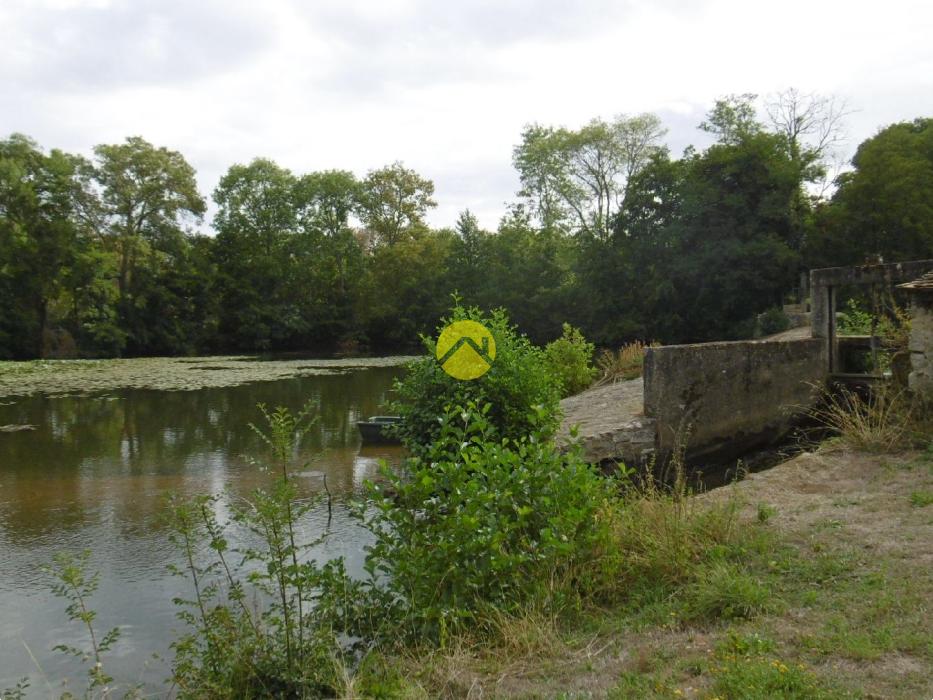 Vue sur la rivière.