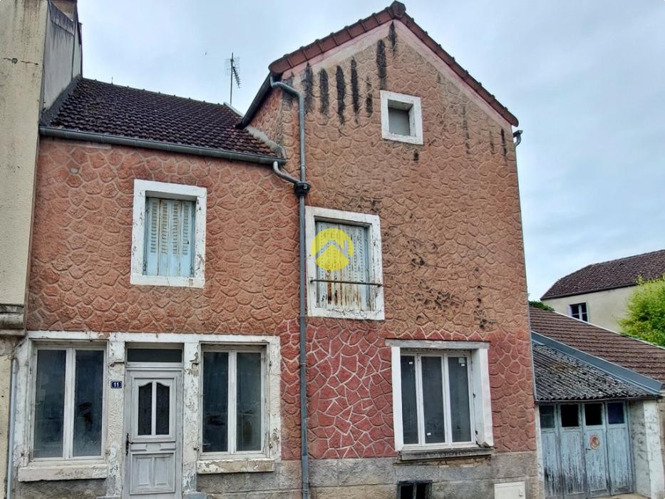 MAISON DE VILLAGE AVEC GARAGE