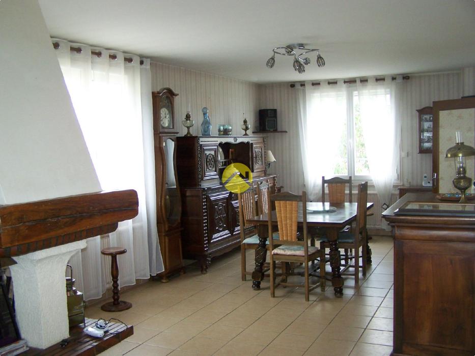 MAISON SUR SOUS SOL INDEPENDANTE
