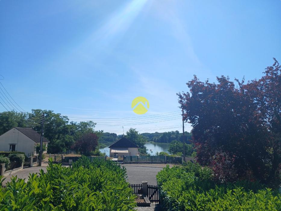 Vue sur le plan d'eau des Sézeaux