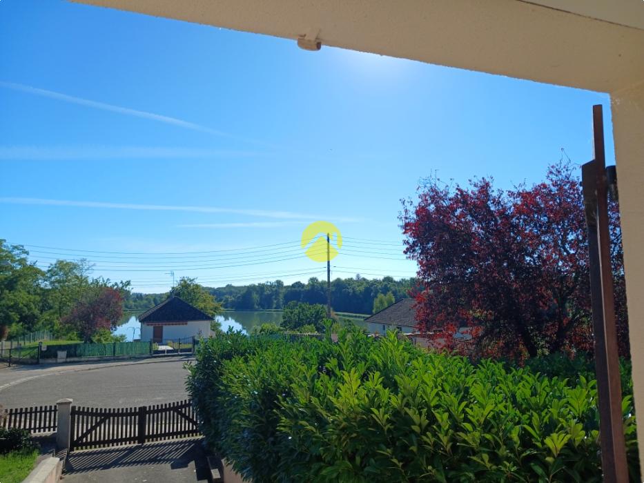 Vue sur le plan d'eau des Sézeaux