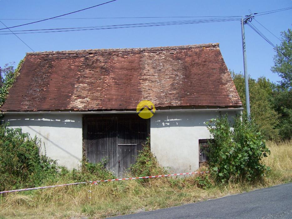  garage et 8 hectares attenant