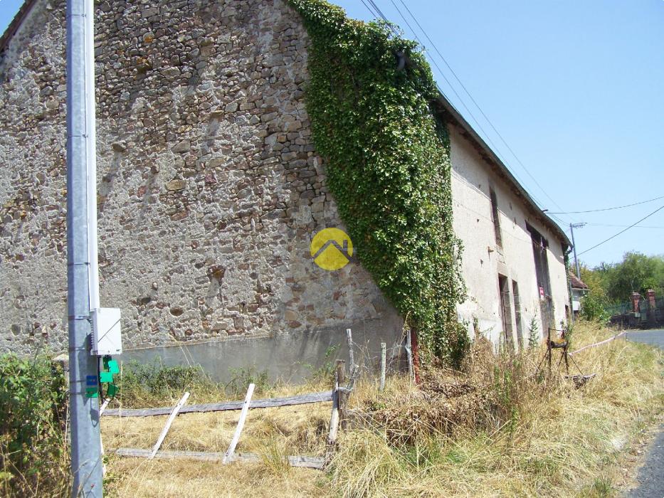  garage et 8 hectares attenant