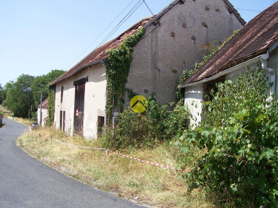  garage et 8 hectares attenant