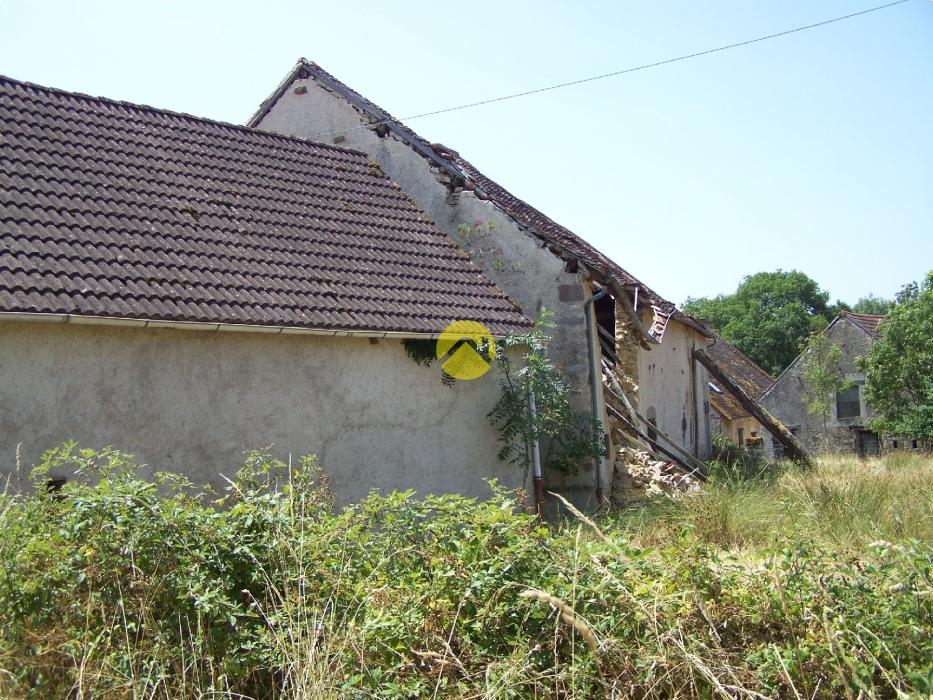 garage et 8 hectares attenant