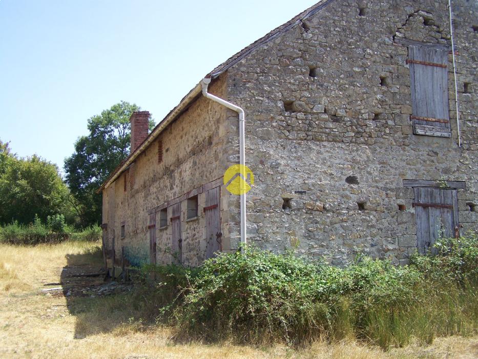  garage et 8 hectares attenant