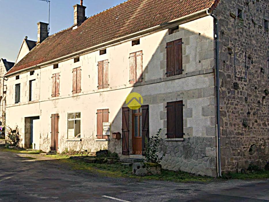 UN AUTHENTIQUE ENSEMBLE EN PIERRE A