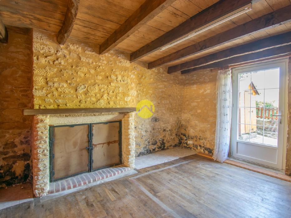 Maison en pierre au bord de Forêt