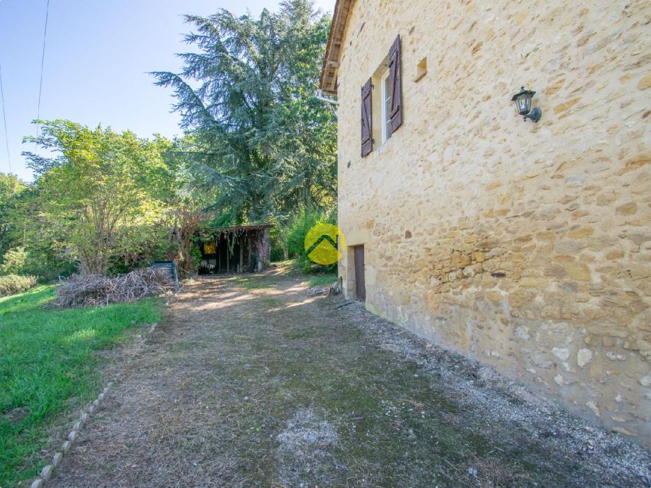 Maison en pierre au bord de Forêt